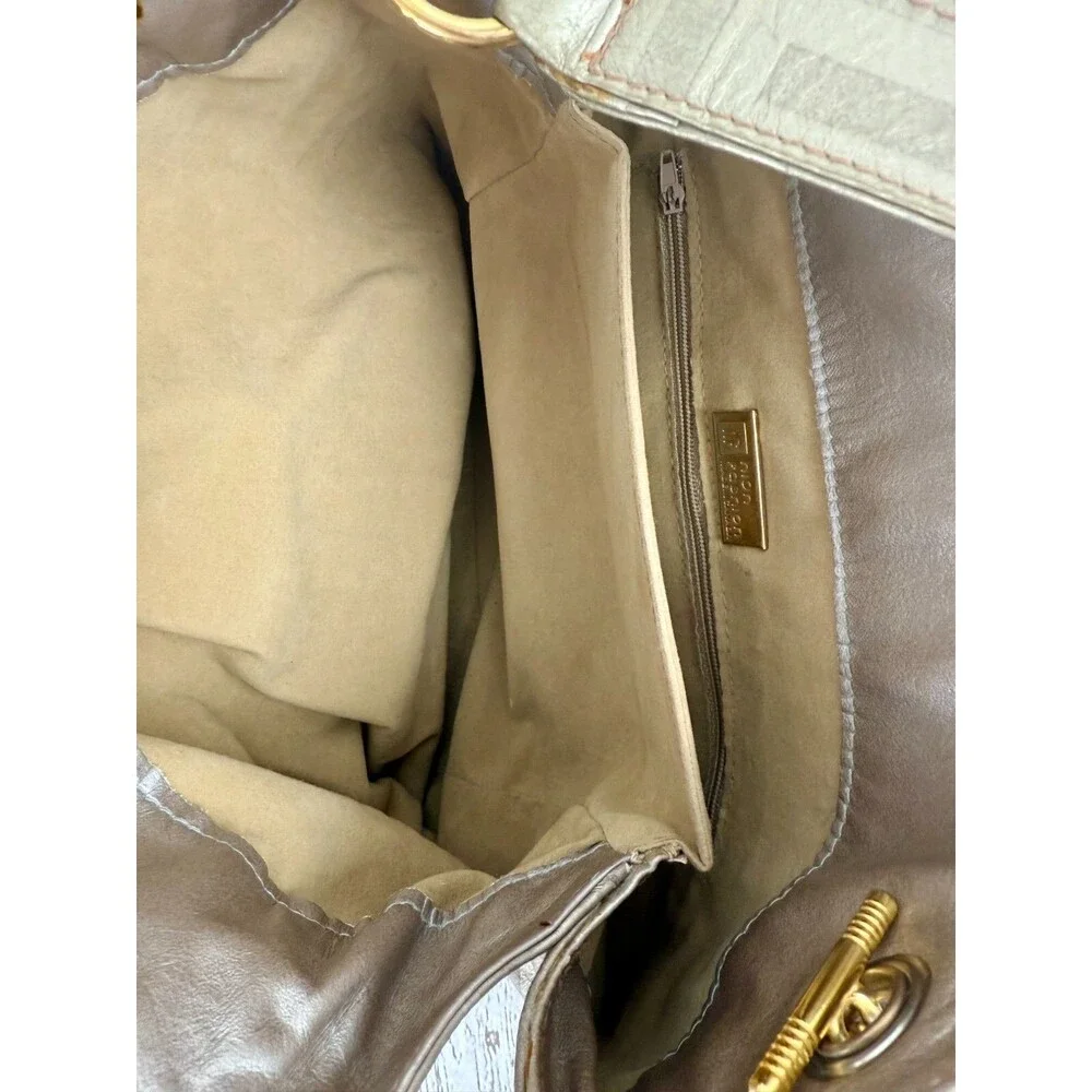 Vintage High Fashion Canada Gold Leather Shoulder Bag w/ Gold Chain Strap – Chic